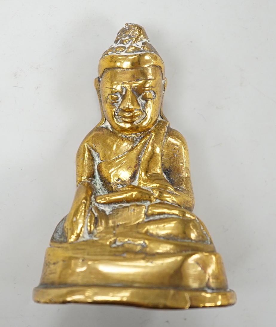 A small cast brass buddha, 8.5cm high